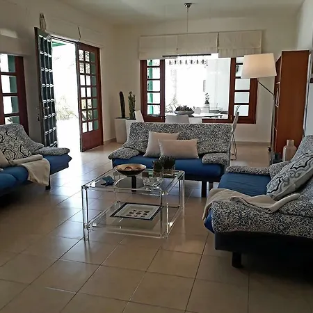 La Avenida Villa *