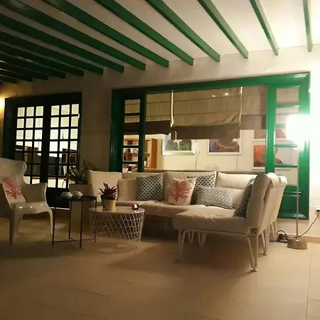 La Avenida Villa *